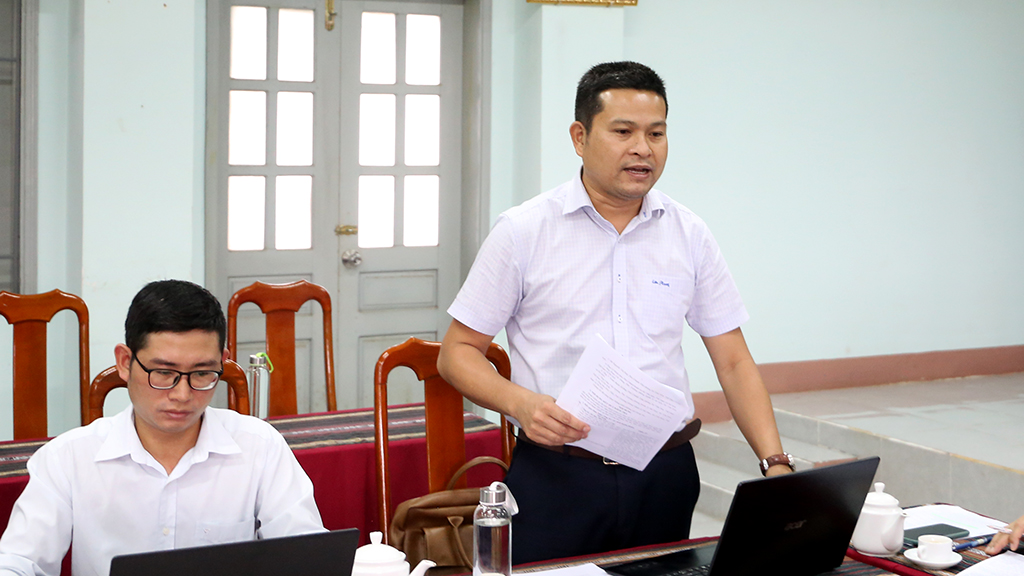 Ông Nguyễn Văn Trường, Trưởng Phòng Kiểm soát thủ tục hành chính, Văn phòng UBND tỉnh, Phó Trưởng Đoàn báo cáo kết quả kiểm tra.